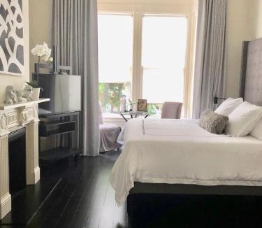 Pacific Heights House | Pacific Heights Grand Elegant Studio