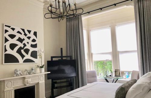 Pacific Heights House | Pacific Heights Grand Elegant Studio