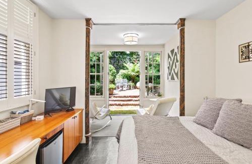 Pacific Heights House | Pacific Heights Victorian Garden Suite