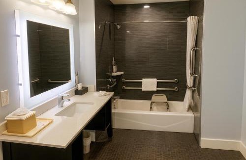 North Fremont Street Hotel | Pacific Inn Monterey