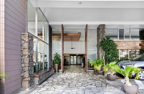 Waikiki Apartment | Pacific Monarch - 1 BR - Ocean & City Views