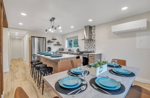 Tukwila House | Pacific Northwest Retreat Duplex 3min from Seattle by RedAwning