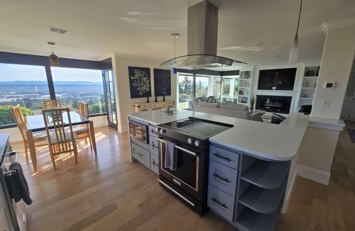 SeaTac House | Pacific Northwest View