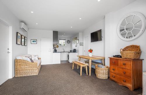 Army Bay Apartment | Pacific Ocean Breezes