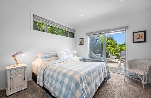 Army Bay Apartment | Pacific Ocean Breezes