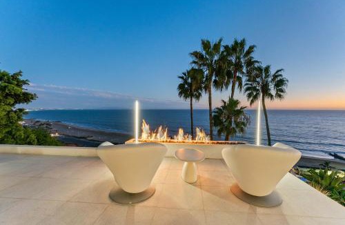 Pacific Palisades House | Pacific Palisades 3BR with Fire Pit by Colby and Conrad
