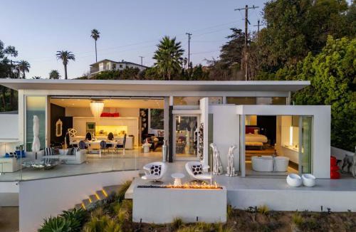 Pacific Palisades House | Pacific Palisades 3BR with Fire Pit by Colby and Conrad