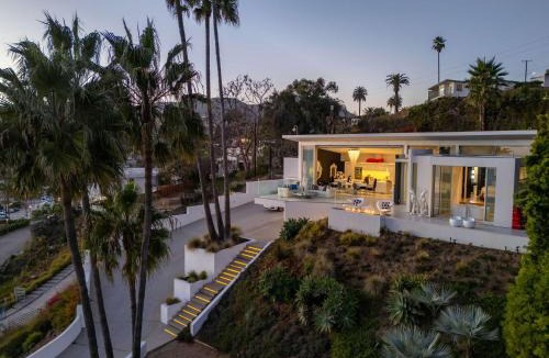 Pacific Palisades House | Pacific Palisades 3BR with Fire Pit by Colby and Conrad