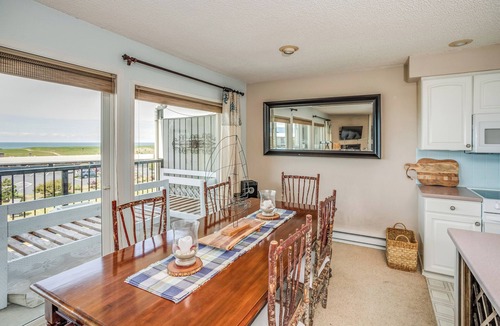 Gearhart Condo | Pacific Palisades P460