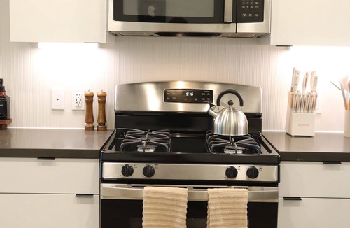 Lyon Street Apartment | Pacific Paradise 10 Min from Disneyland W/Pool&GYM