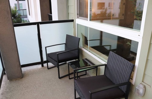 Lyon Street Apartment | Pacific Paradise 10 Min from Disneyland W/Pool&GYM