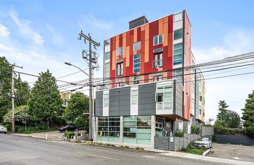 Wallingford Apartment | Pacific Trillium Studio, Wallingford 97 Walkscore