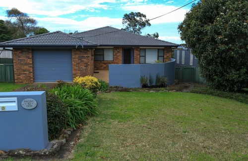 Mollymook Beach House | Pacific View - Easily accommodates two families - Now Fully Airconditioned