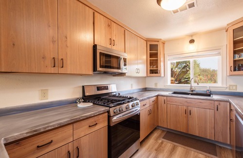 McKinleyville House | Pacific View - Oceanside Tropical Oasis