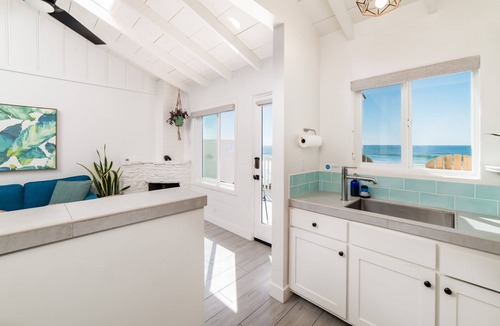 Townsite Condo | Pacific Villa #1 | Relaxing Oceanfront Patio Views