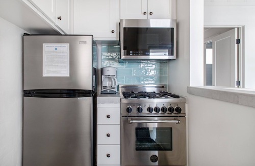 Townsite Condo | Pacific Villa #1 | Relaxing Oceanfront Patio Views