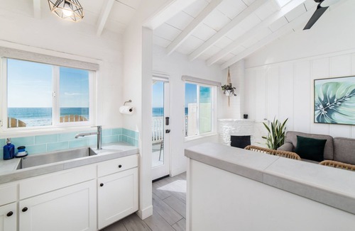 Townsite Condo | Pacific Villa #2 | Unobstructed Ocean Views | Steps to the Sea