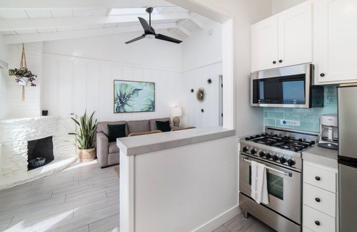 Townsite Condo | Pacific Villa #2 | Unobstructed Ocean Views | Steps to the Sea