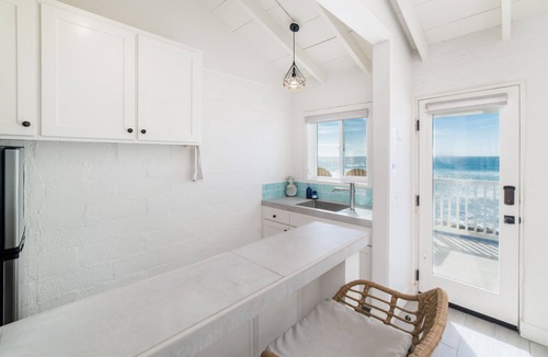 Townsite Condo | Pacific Villa #2 | Unobstructed Ocean Views | Steps to the Sea