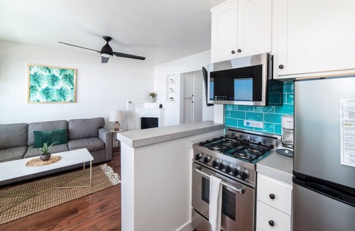 Townsite Condo | Pacific Villa #3 | Relax and Unwind with Beautiful Ocean Views