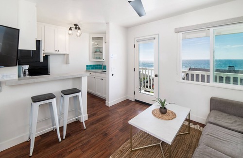 Townsite Condo | Pacific Villa #3 | Relax and Unwind with Beautiful Ocean Views