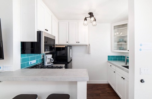 Townsite Condo | Pacific Villa #3 | Relax and Unwind with Beautiful Ocean Views