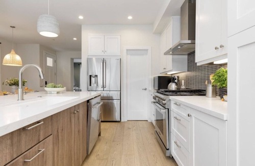 Townsite House | Pacific Villa - Ocean Views, Parking, AC, Fire Pit