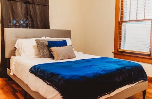 Osawatomie House | Pacifica is Comfort & Charm + Sleeps 8 + Pets Welcome