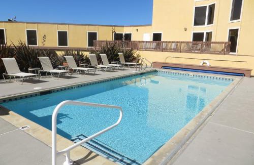 Rockaway Beach Hotel | Pacifica Lighthouse Hotel Trademark Collection by Wyndham