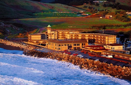Rockaway Beach Hotel | Pacifica Lighthouse Hotel Trademark Collection by Wyndham