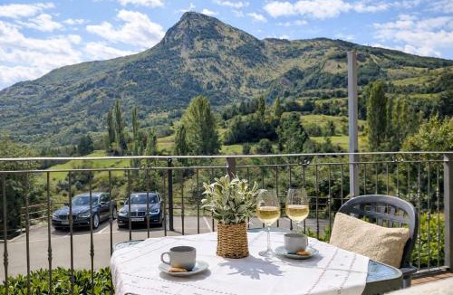 Sallent de Gallego Apartment | Pacino views l wifi l garaje l terraza l vistas