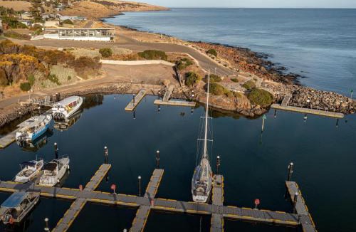 Penneshaw Apartment | Package CL-03 - Apartments 2&3 Sleeps 8