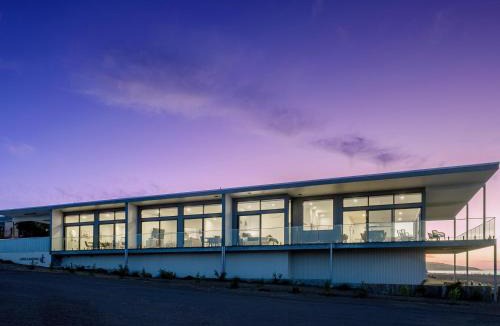 Penneshaw Apartment | Package CL-03 - Apartments 2&3 Sleeps 8