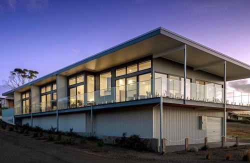 Penneshaw Apartment | Package CL-03 - Apartments 2&3 Sleeps 8