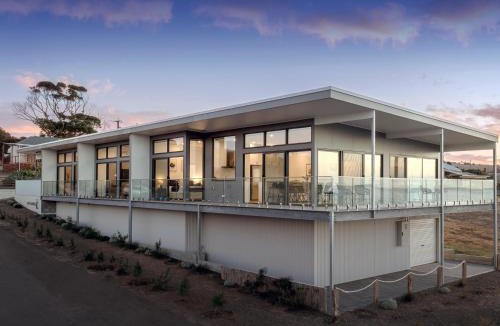 Penneshaw Apartment | Package CL-03 - Apartments 2&3 Sleeps 8