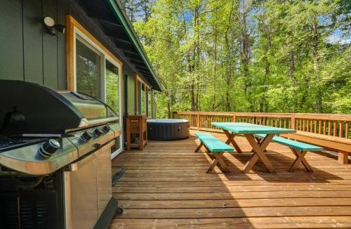 Packwood House | PackShack - Cozy Ski Cabin Mins from White Pass home