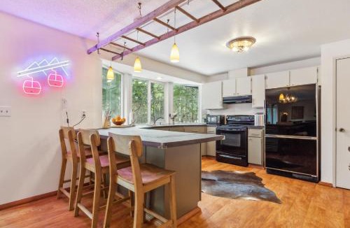 Packwood House | PackShack - Cozy Ski Cabin Mins from White Pass home