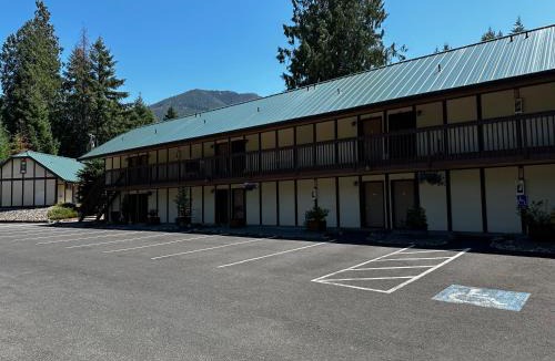 Packwood Hotel | Packwood Lodge & Cabins