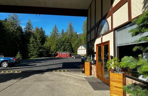 Packwood Hotel | Packwood Lodge & Cabins