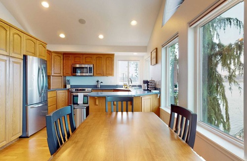 Lake Stevens House | Paddle Boards | Private Dock | Sleeps 7