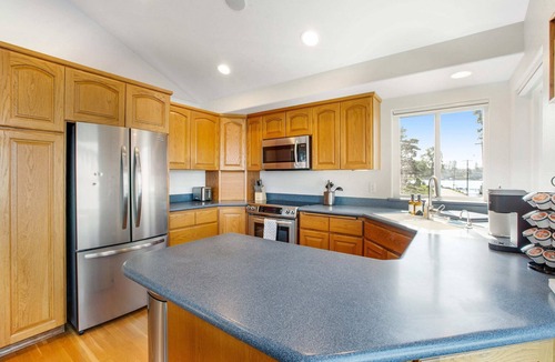 Lake Stevens House | Paddle Boards | Private Dock | Sleeps 7