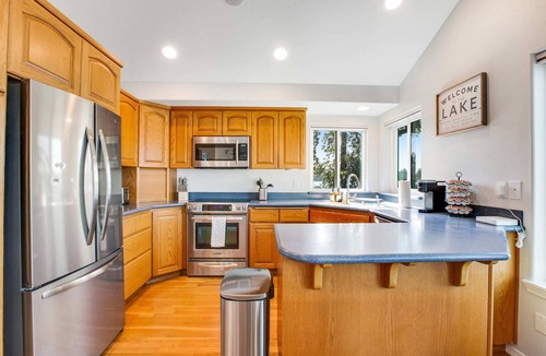 Lake Stevens House | Paddle Boards | Private Dock | Sleeps 7