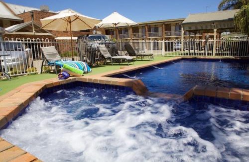 Echuca Hotel | Paddlewheel Motel
