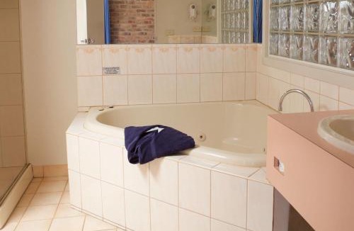 Echuca Hotel | Paddlewheel Motel