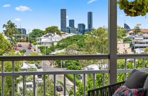Paddington House | Paddo Central ~ 4Bed/2Bath/1Car/CBD Views ~ House