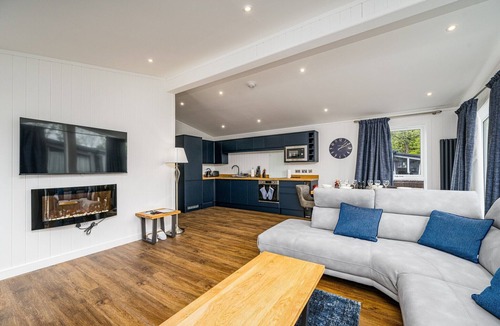 Perth Cottage | PADDOCK LODGES| DELUXE 3 BED (ACCESSIBLE) CHALET