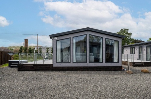 Perth Cottage | PADDOCK LODGES| DELUXE 3 BED (ACCESSIBLE) CHALET