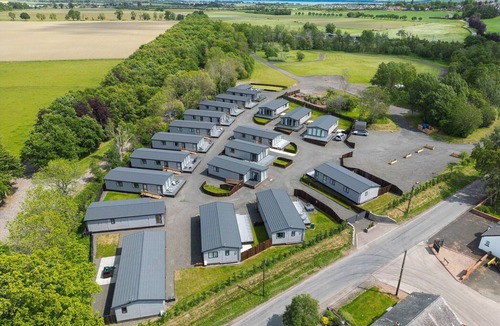 Perth Villa | PADDOCK LODGES| EXECUITVE 4 BED VILLA