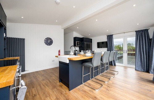 Perth Villa | Paddock Lodges| Executive 4 Bed Villa