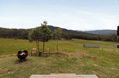 Wesburn House | Paddock & Peak by Tiny Away